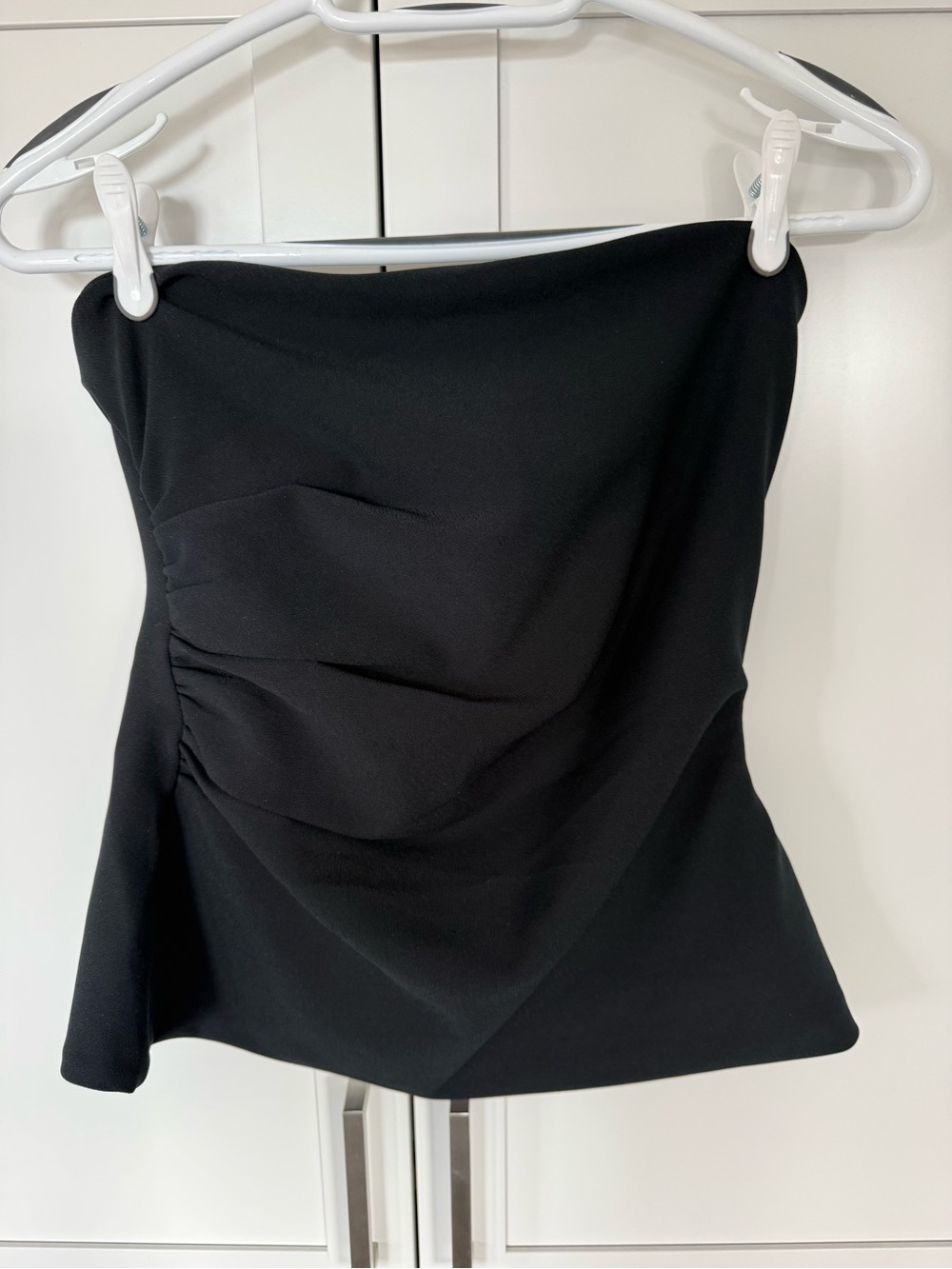 Abercrombie & Fitch Black Sleeveless Structured /Ruched Top - Size medium